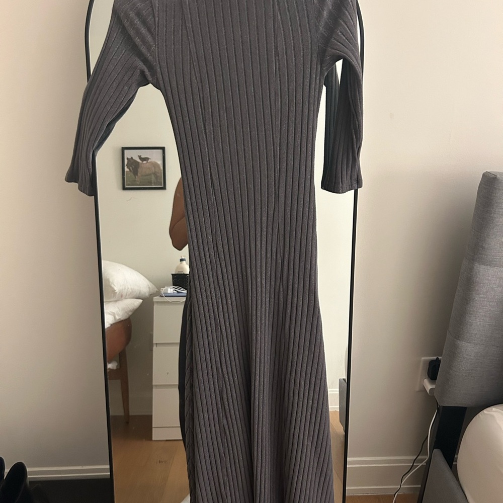 Elegant Gray Ribbed Dress